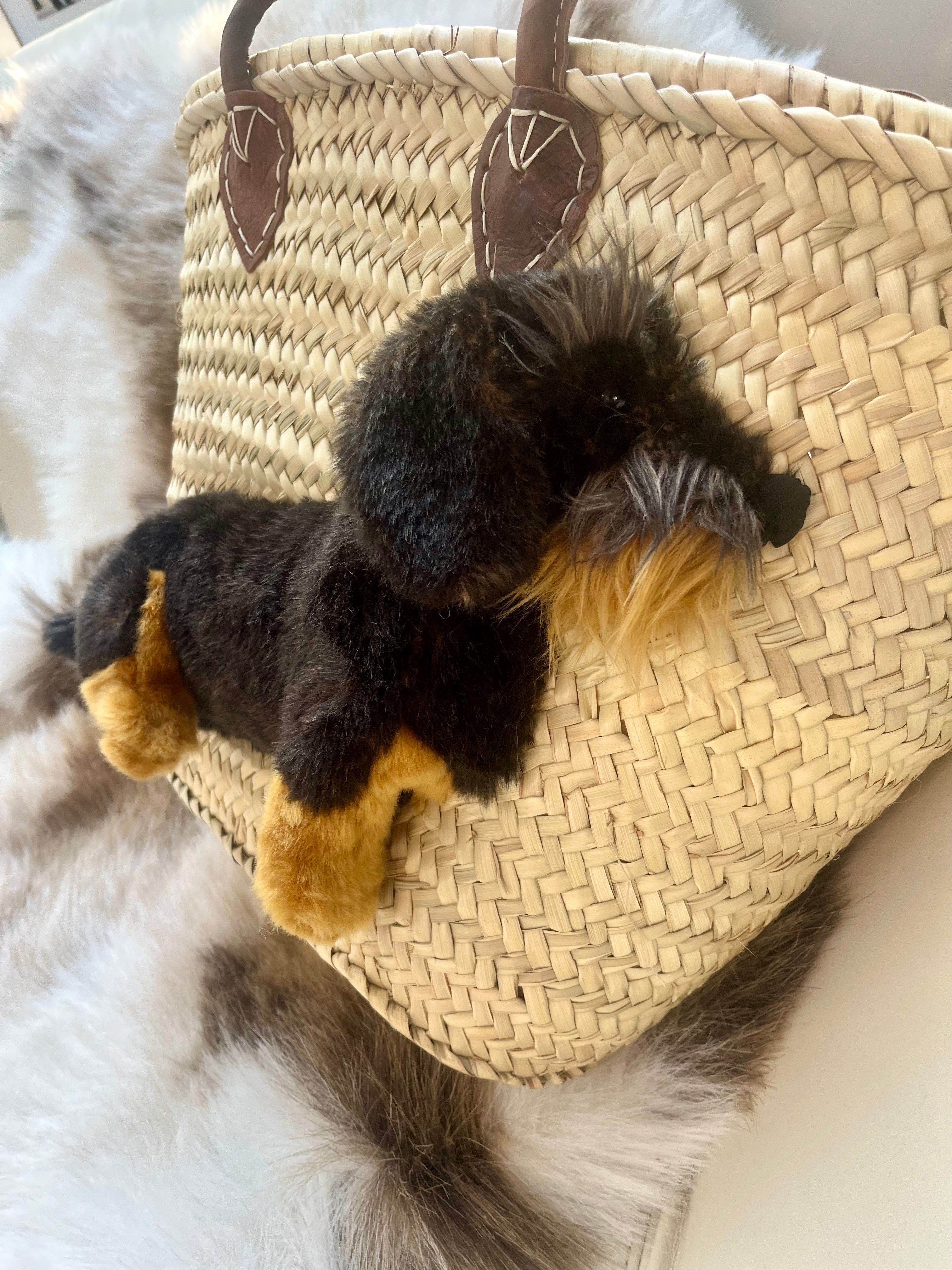 Große Korbtasche mit Rauhaardackel Oskar