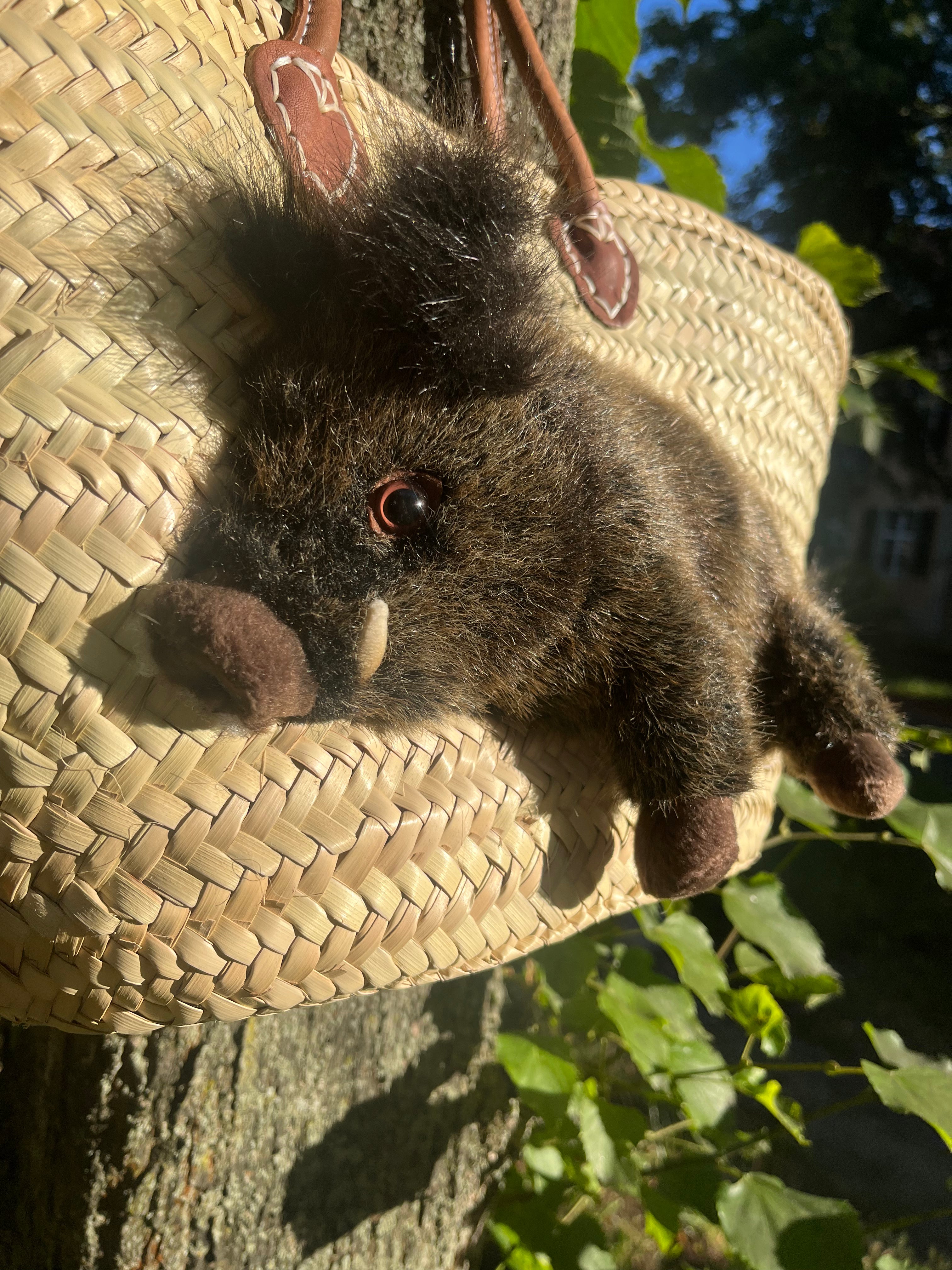 Große Korbtasche mit Wildschwein Waldemar,  Ledergriffe und Ledertasche innen