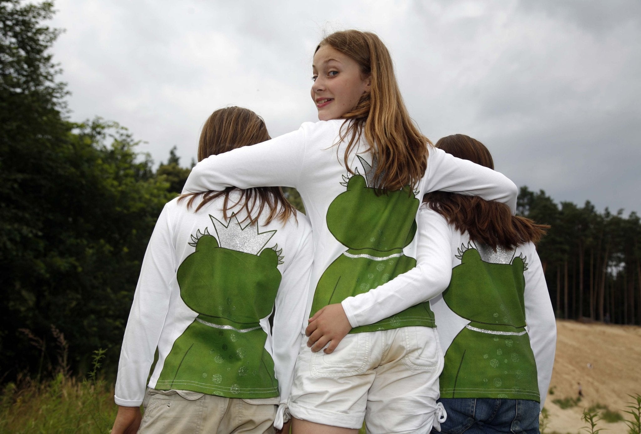 Froschkönig William weisses T-Shirt mit silberner Krone hinen und vorne bedruckt - ZIEGFELD Kids