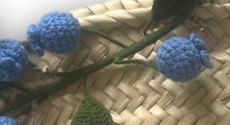 Große handtasche rund Korbtasche aus Palmenblättern mit gehäketen Blaubeeren - ZIEGFELD Kids