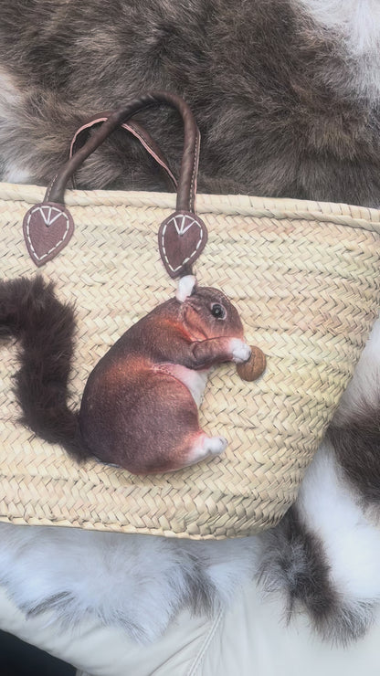 Große Korbtasche mit Eichhörnchen Elli, Ledertasche innen und Ledergriffen