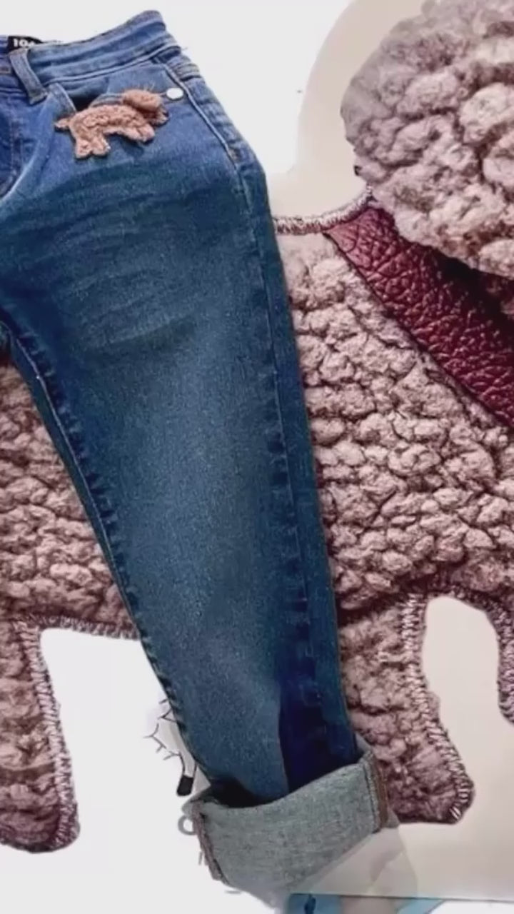 Love the BOBBY Jeans and Shirt! ❤️🐶#ziegfeld_kids #jeans #free #lovelife #dogsofinstagram